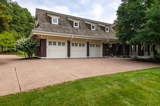 $2,350,000 | 832 Country Club Lane, Onalaska, WI 54650