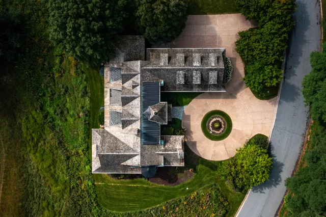 $2,350,000 | 832 Country Club Lane, Onalaska, WI 54650