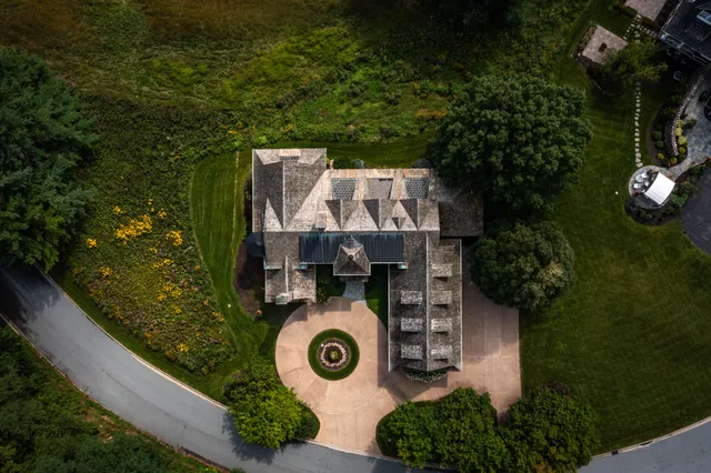 $2,350,000 | 832 Country Club Lane, Onalaska, WI 54650