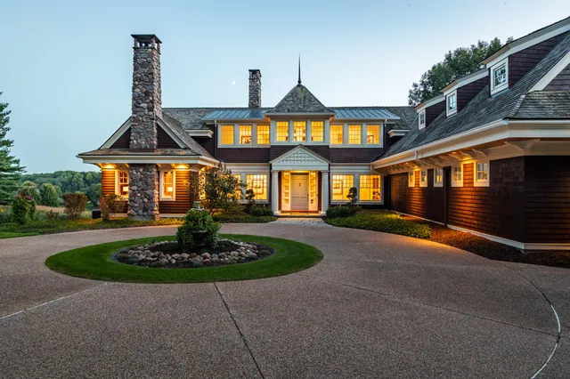 $2,350,000 | 832 Country Club Lane, Onalaska, WI 54650