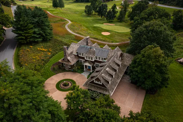 $2,350,000 | 832 Country Club Lane, Onalaska, WI 54650