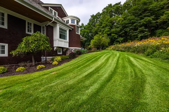 $2,350,000 | 832 Country Club Lane, Onalaska, WI 54650