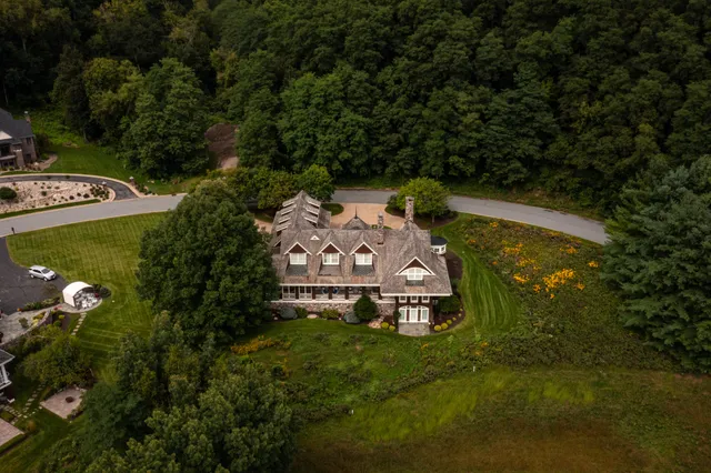 $2,350,000 | 832 Country Club Lane, Onalaska, WI 54650