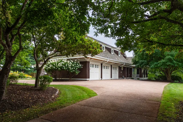 $2,350,000 | 832 Country Club Lane, Onalaska, WI 54650