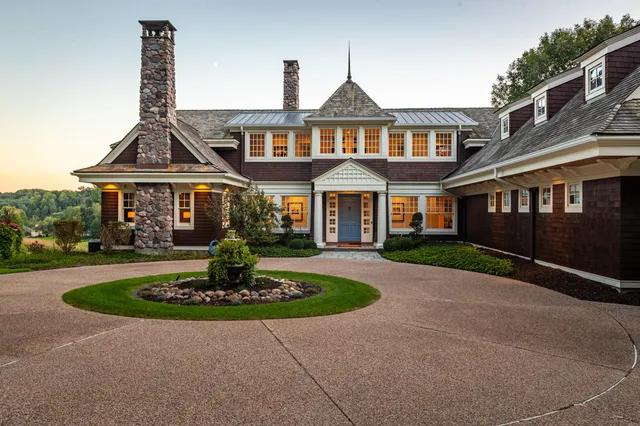 $2,350,000 | 832 Country Club Lane, Onalaska, WI 54650