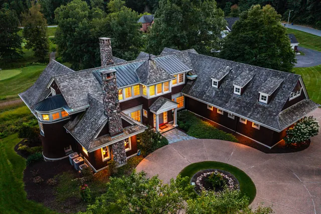 $2,350,000 | 832 Country Club Lane, Onalaska, WI 54650