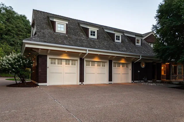 $2,350,000 | 832 Country Club Lane, Onalaska, WI 54650