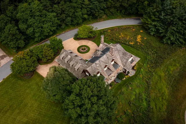 $2,350,000 | 832 Country Club Lane, Onalaska, WI 54650