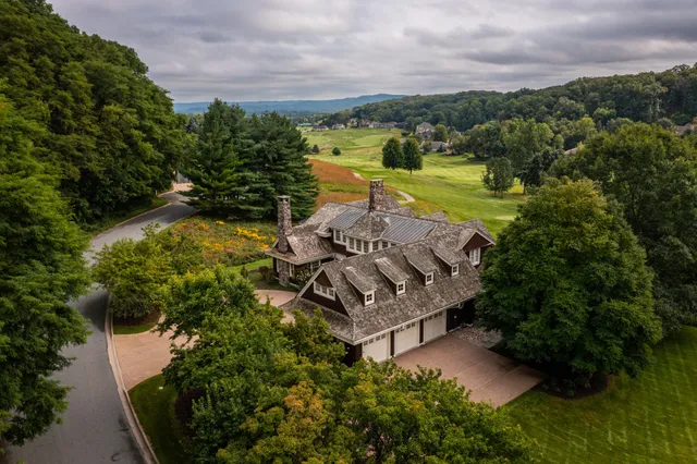 $2,350,000 | 832 Country Club Lane, Onalaska, WI 54650