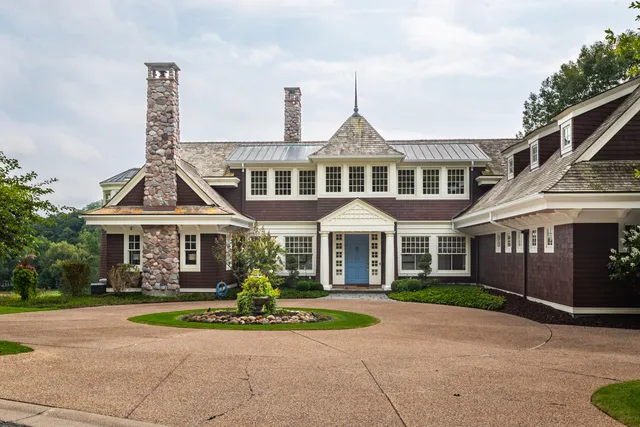 $2,350,000 | 832 Country Club Lane, Onalaska, WI 54650