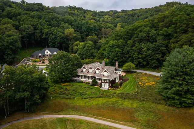 $2,350,000 | 832 Country Club Lane, Onalaska, WI 54650