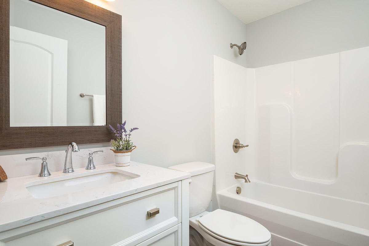4606 Coster Road Knoxville, TN 37912 - Photo 9 of 11 Hall Bath
