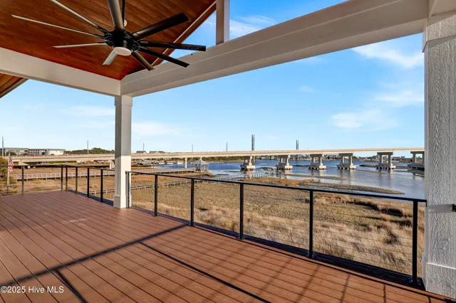 $1,799,000 | 113 Diamond Point, Surf City, NC 28445