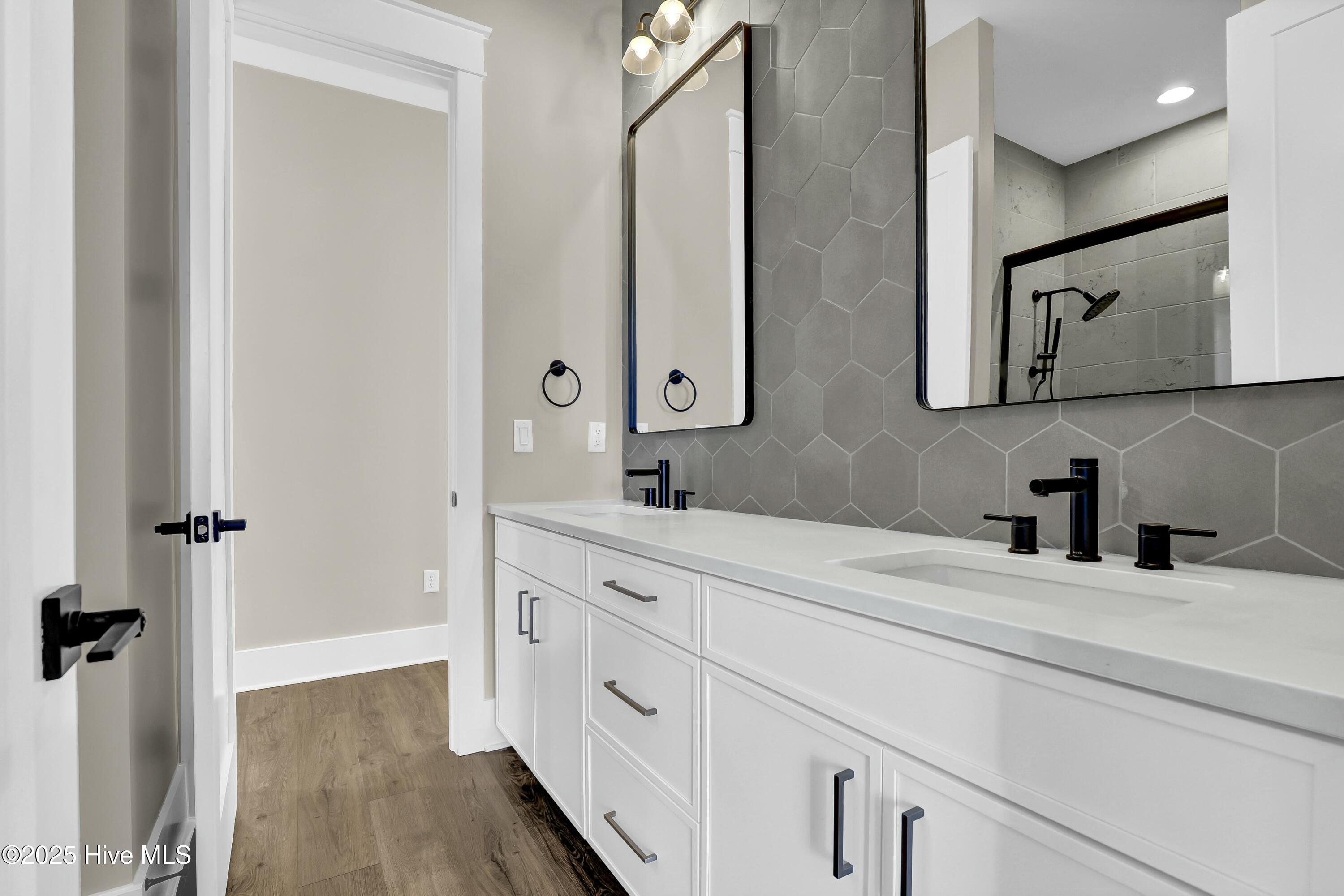 113 Diamond Point Surf City, NC 28445 - Photo 25 of 67 Bathroom