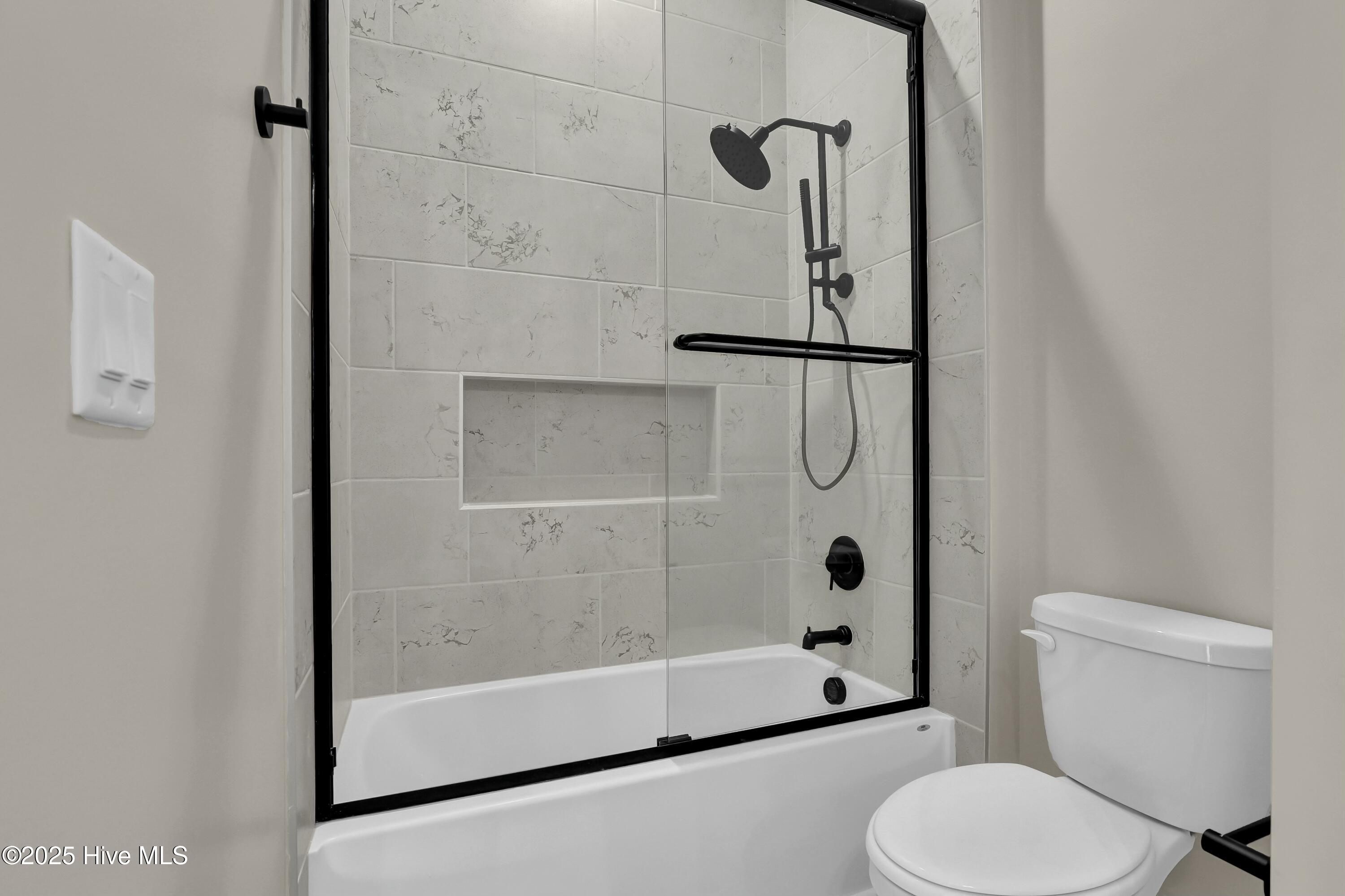 113 Diamond Point Surf City, NC 28445 - Photo 26 of 67 Bathroom