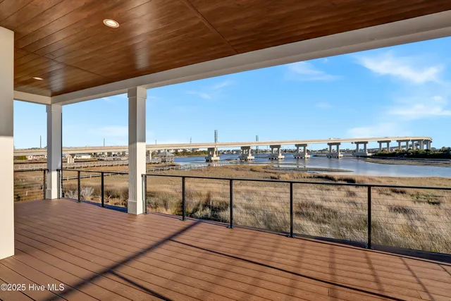 $1,799,000 | 113 Diamond Point, Surf City, NC 28445