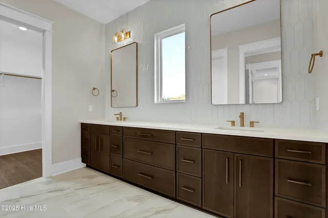 $1,799,000 | 113 Diamond Point, Surf City, NC 28445