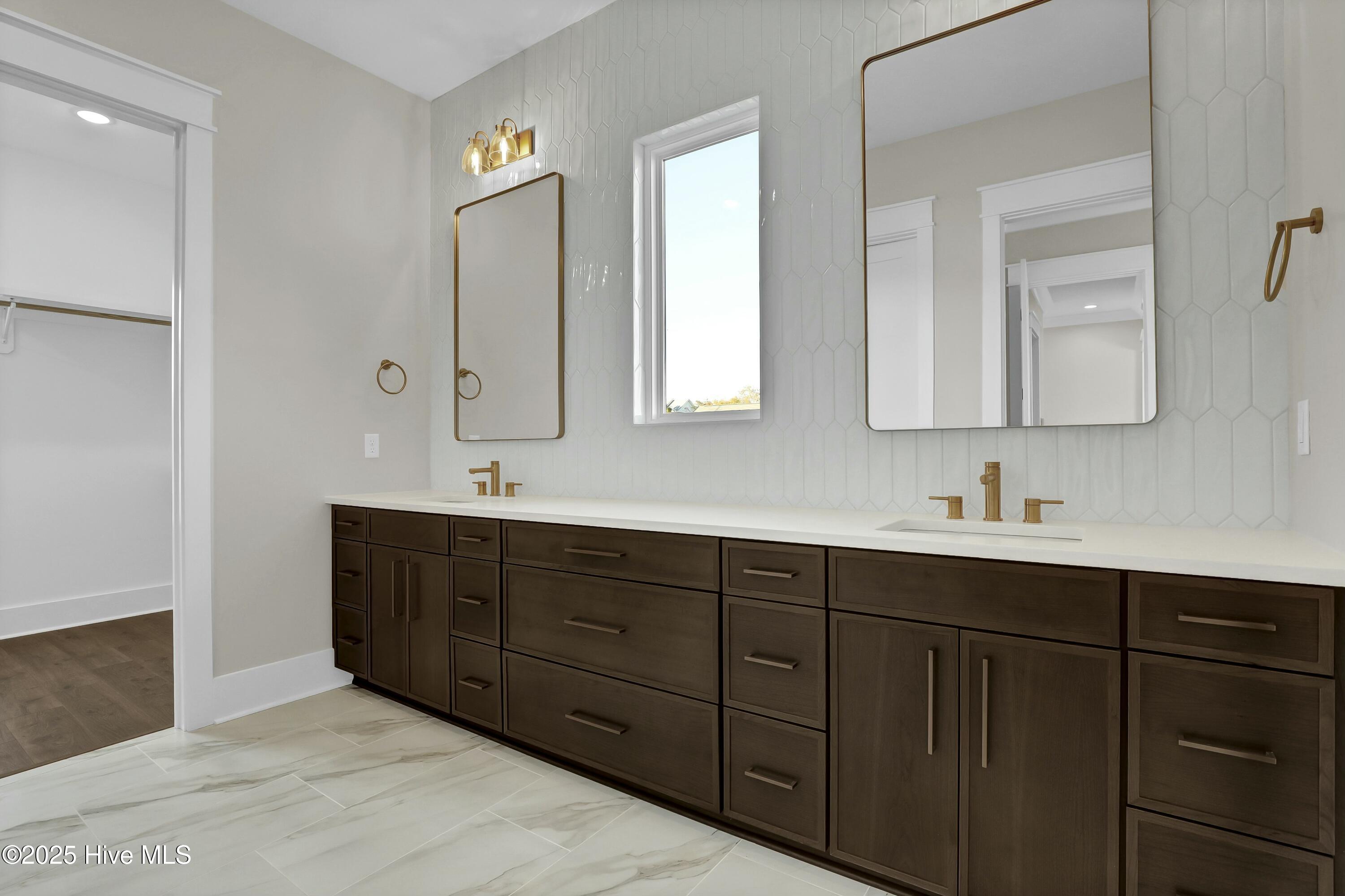 113 Diamond Point Surf City, NC 28445 - Photo 33 of 67 Master Bathroom