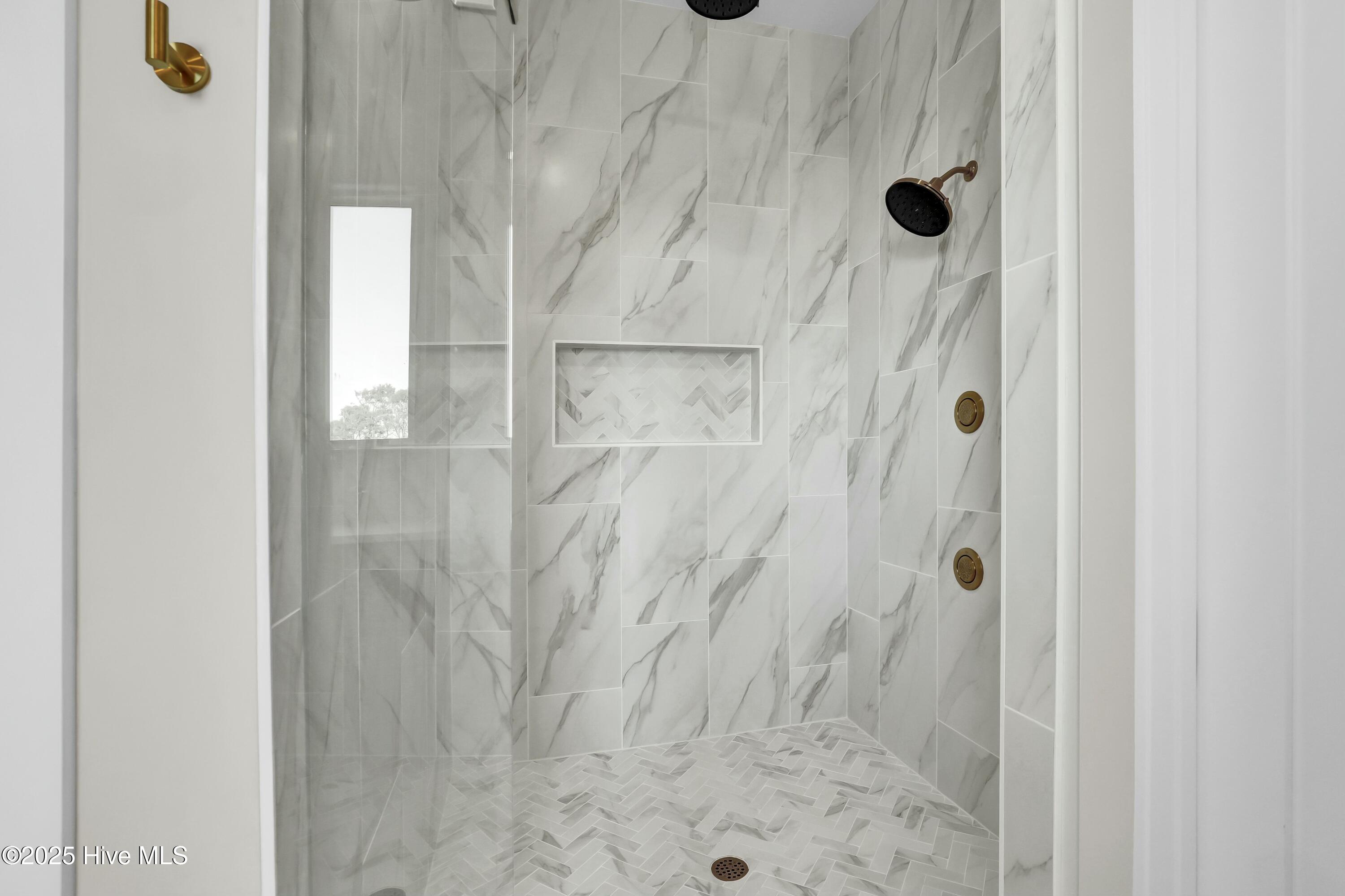 113 Diamond Point Surf City, NC 28445 - Photo 34 of 67 Master Bathroom