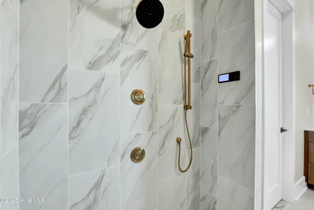 $1,799,000 | 113 Diamond Point, Surf City, NC 28445