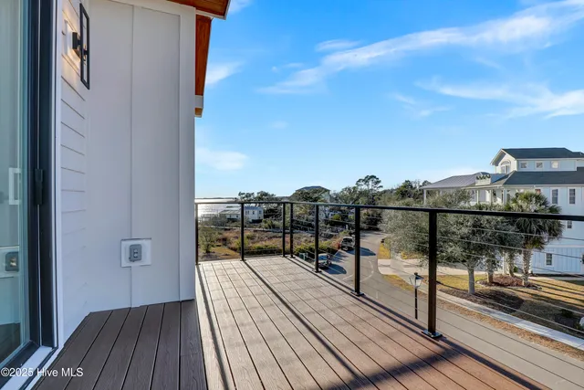 $1,799,000 | 113 Diamond Point, Surf City, NC 28445