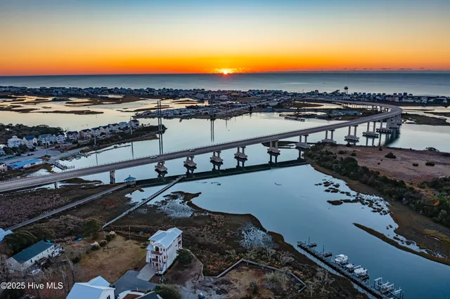 $1,799,000 | 113 Diamond Point, Surf City, NC 28445