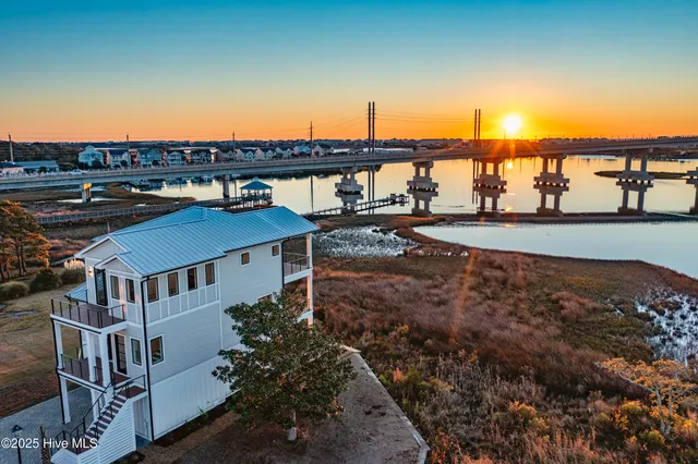 $1,799,000 | 113 Diamond Point, Surf City, NC 28445