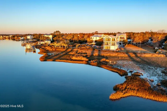 $1,799,000 | 113 Diamond Point, Surf City, NC 28445