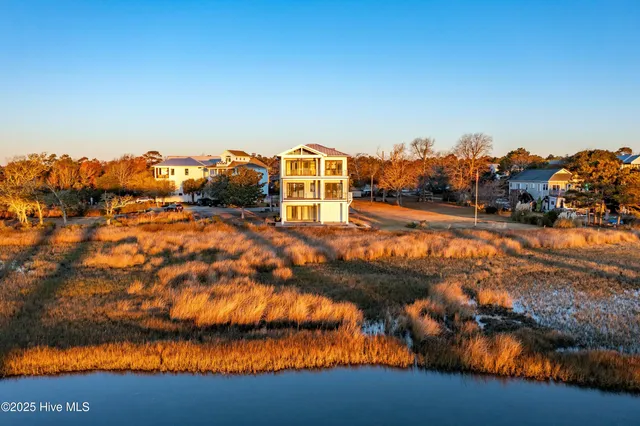 $1,799,000 | 113 Diamond Point, Surf City, NC 28445