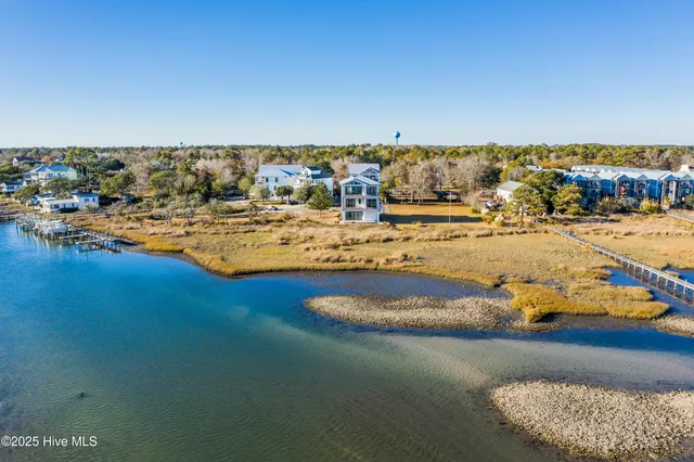 $1,799,000 | 113 Diamond Point, Surf City, NC 28445