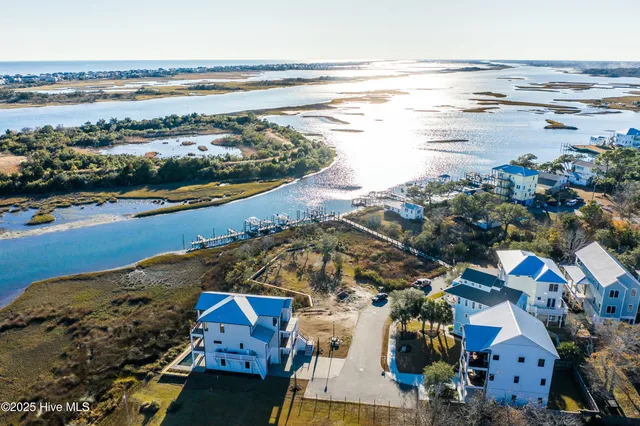 $1,799,000 | 113 Diamond Point, Surf City, NC 28445