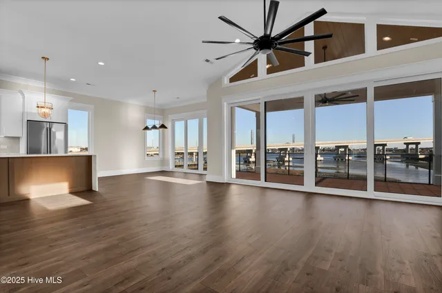 $1,799,000 | 113 Diamond Point, Surf City, NC 28445