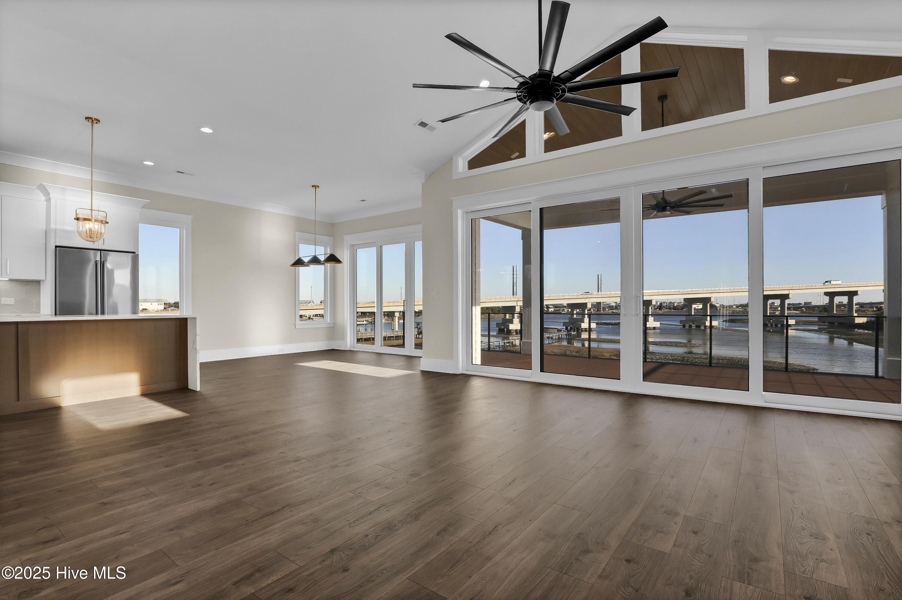 113 Diamond Point Surf City, NC 28445 - Photo 7 of 67 Main Living Area