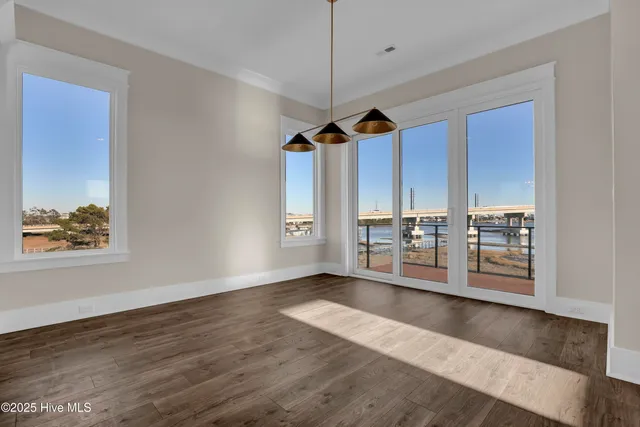 $1,799,000 | 113 Diamond Point, Surf City, NC 28445