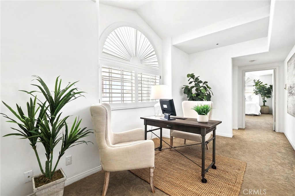 247 6th Street Seal Beach, CA 90740 - Photo 29 of 39 a workspace with furniture window and wooden floor