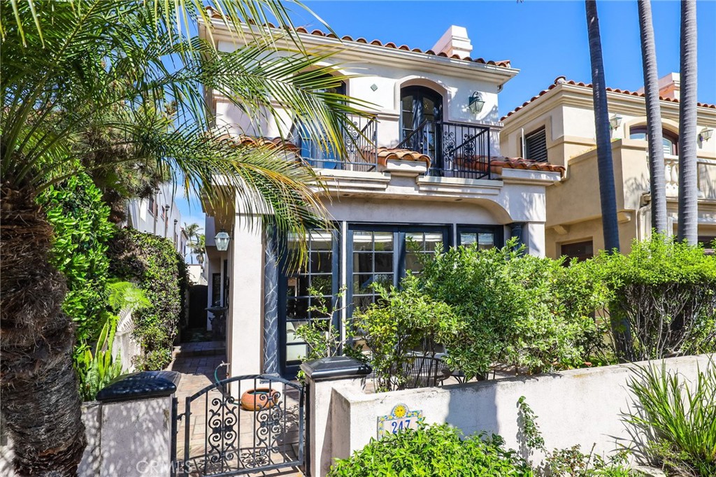 247 6th Street Seal Beach, CA 90740 - Photo 37 of 39 front view of a house with a small yard
