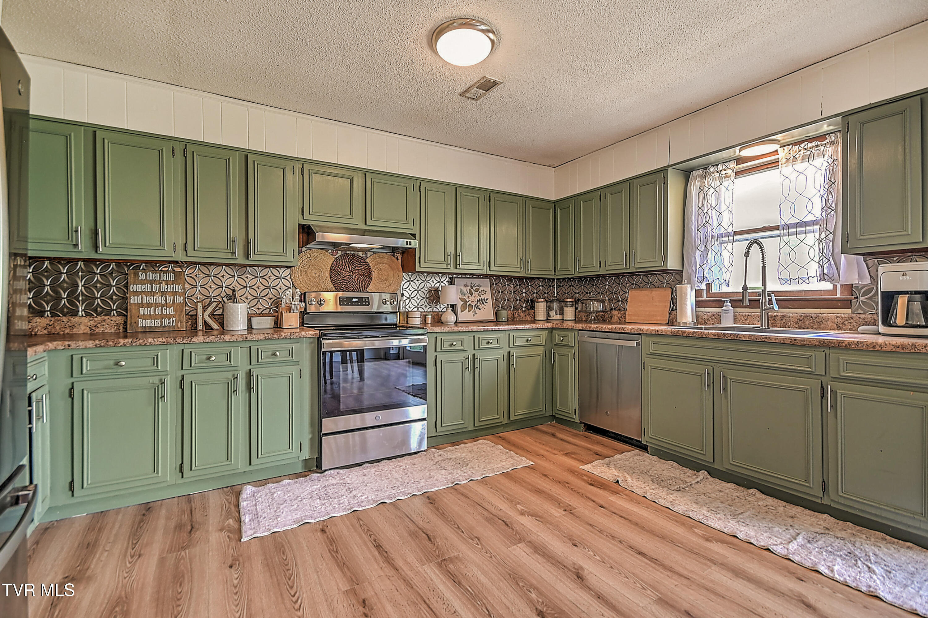 310 Minton Hollow Road Elizabethton, TN 37643 - Photo 12 of 63 310 Minton Hollow JR-12