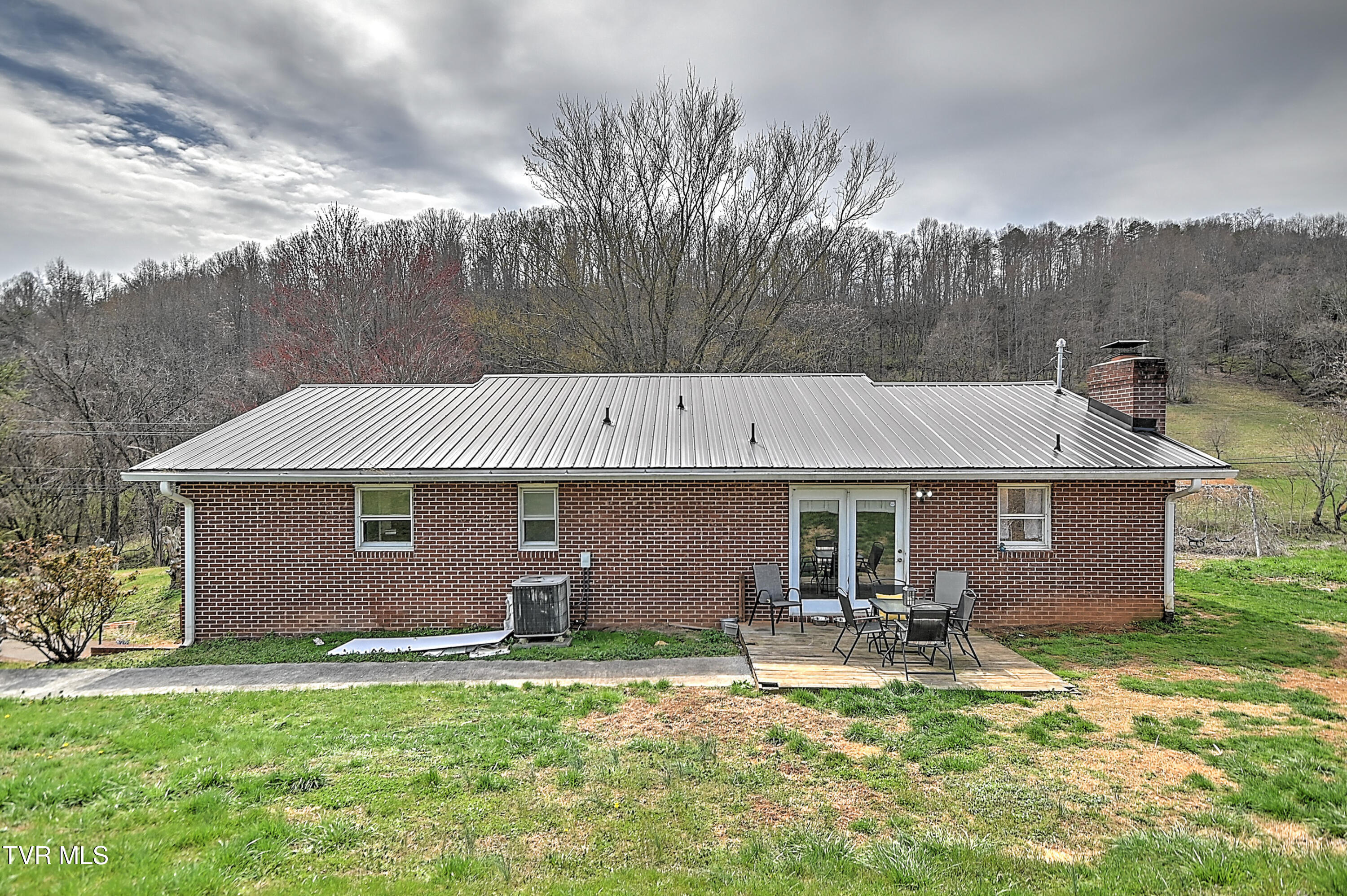 310 Minton Hollow Road Elizabethton, TN 37643 - Photo 35 of 63 310 Minton Hollow JR-35