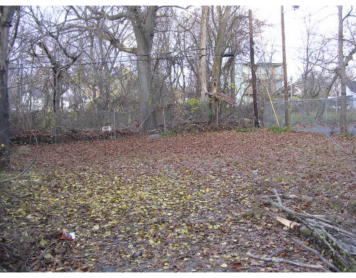 108 Alden Street Springfield, MA 01109 - Photo 3 of 3