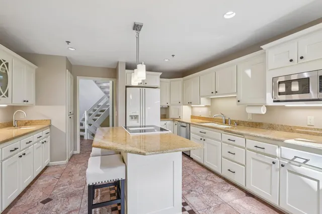 $1,799,900 | 2395 White Oak Trail, Oregon, WI 53575