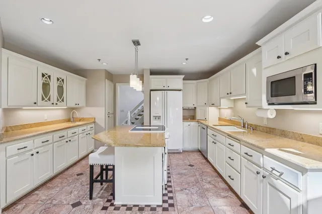 $1,799,900 | 2395 White Oak Trail, Oregon, WI 53575