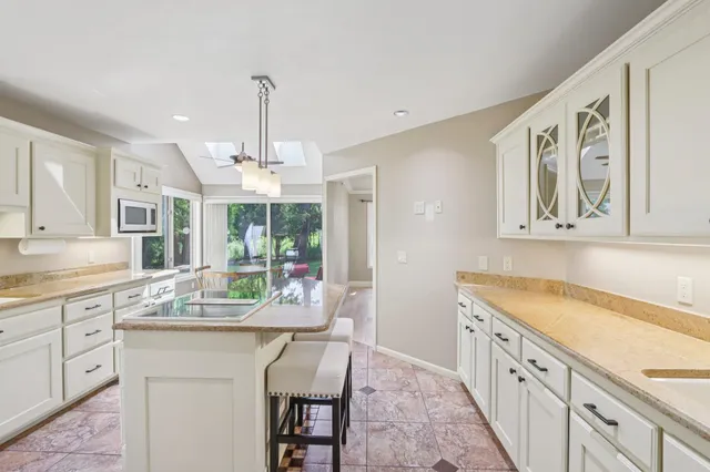 $1,799,900 | 2395 White Oak Trail, Oregon, WI 53575