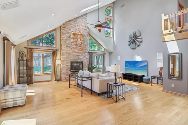 $1,799,900 | 2395 White Oak Trail, Oregon, WI 53575