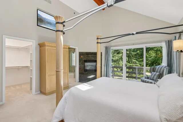 $1,799,900 | 2395 White Oak Trail, Oregon, WI 53575