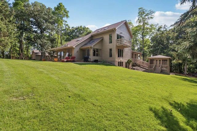 $1,799,900 | 2395 White Oak Trail, Oregon, WI 53575