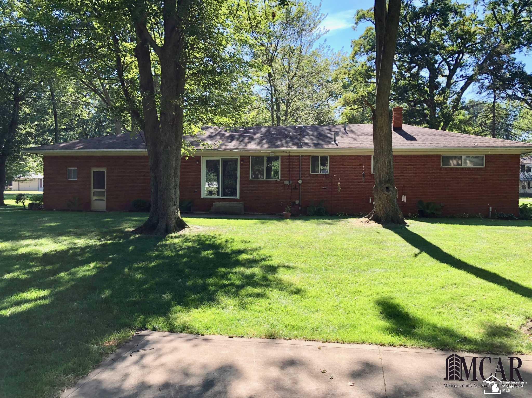 9050 Summerfield Road Temperance, MI 48182 - Photo 6 of 31 21477673-5.JPG
