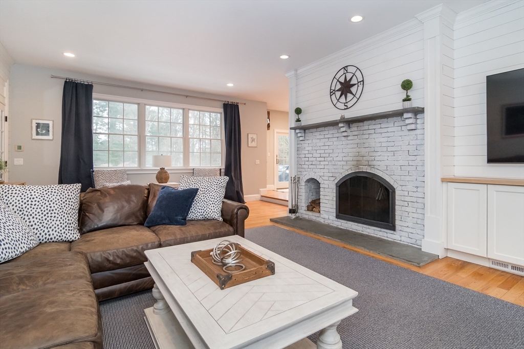 42 Winter Street Natick, MA 01760 - Photo 5 of 31