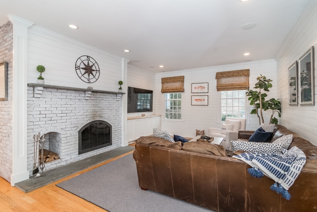 42 Winter Street Natick, MA 01760 - Photo 6 of 31
