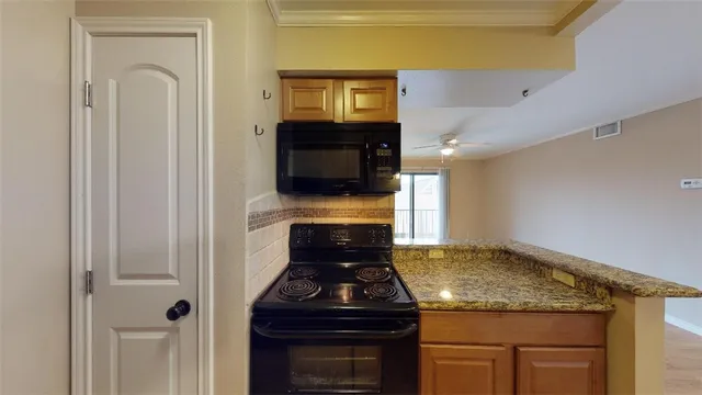 $975 | 904 University Oaks Boulevard, Unit 124, College Station, TX 77840