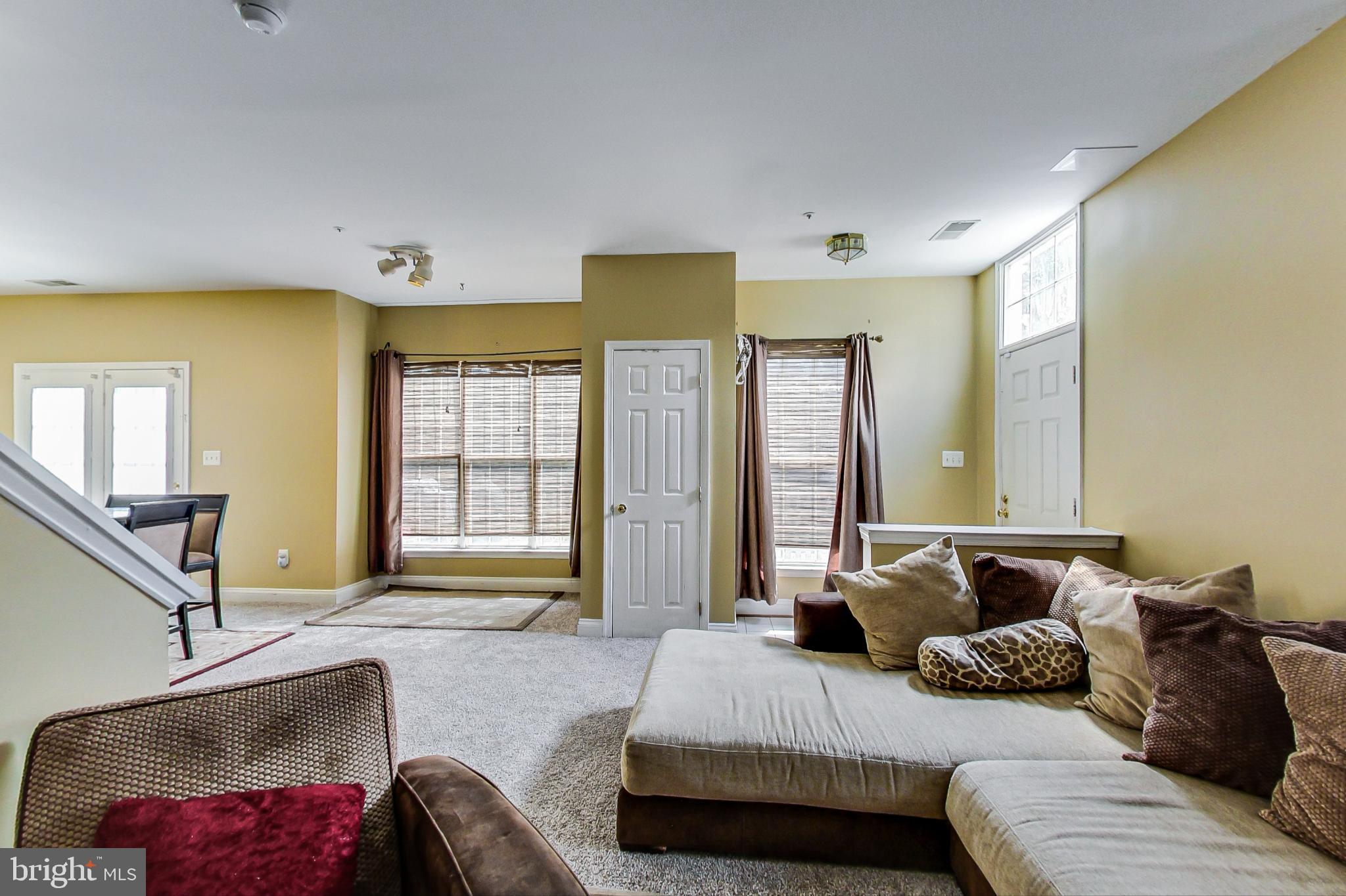 8701 Capistrano Way Odenton, MD 21113 - Photo 3 of 38 Living Room